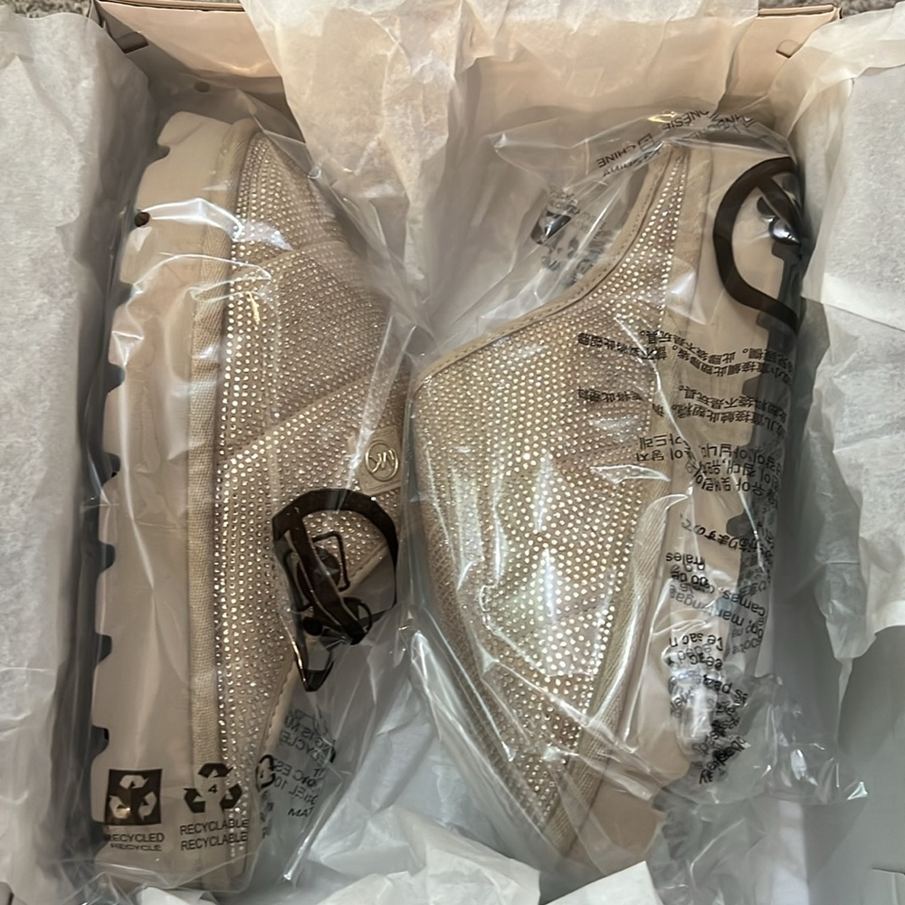 BNIB Michael Kors Women’s Winnie Slippers - Picture 6 of 11